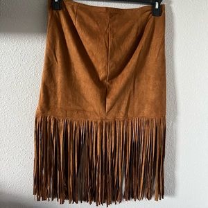 Suede skirt with fringe
